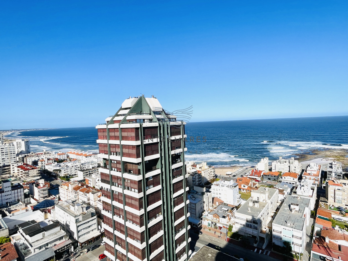 Apartamento ID.159 - Apartamento de 2 Dormitorios con Vista al Mar en Venta, Península de Punta del Este