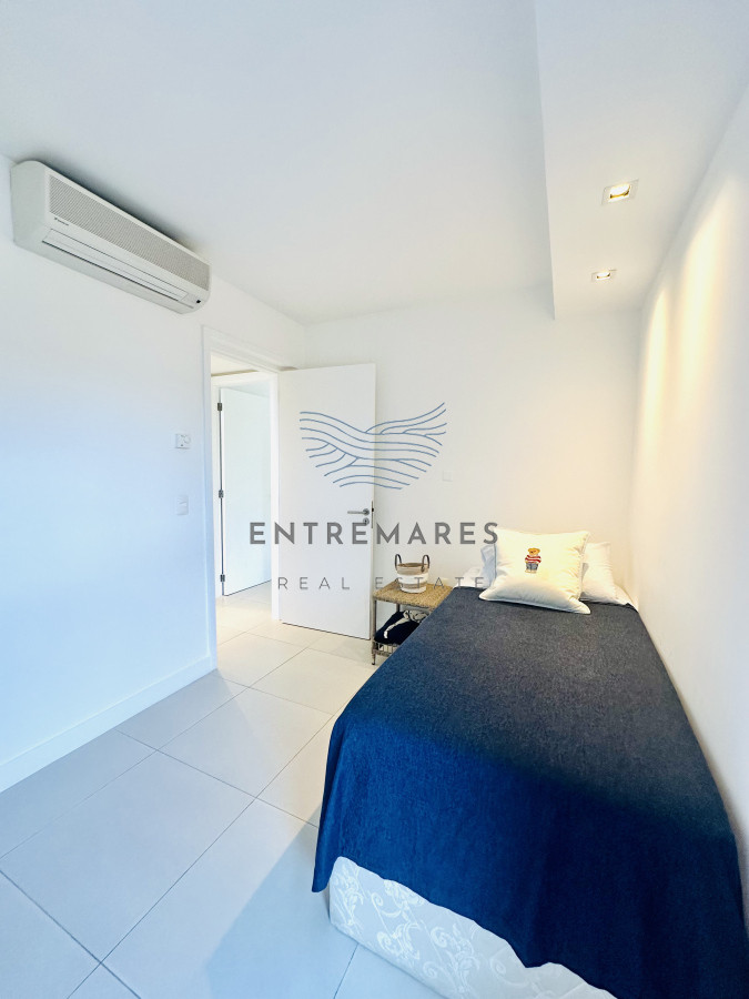 Apartamento ID.147 - Venta OPORTUNIDAD de exclusivo departamento de tres dormitorios y Parrillero en Punta Ballena