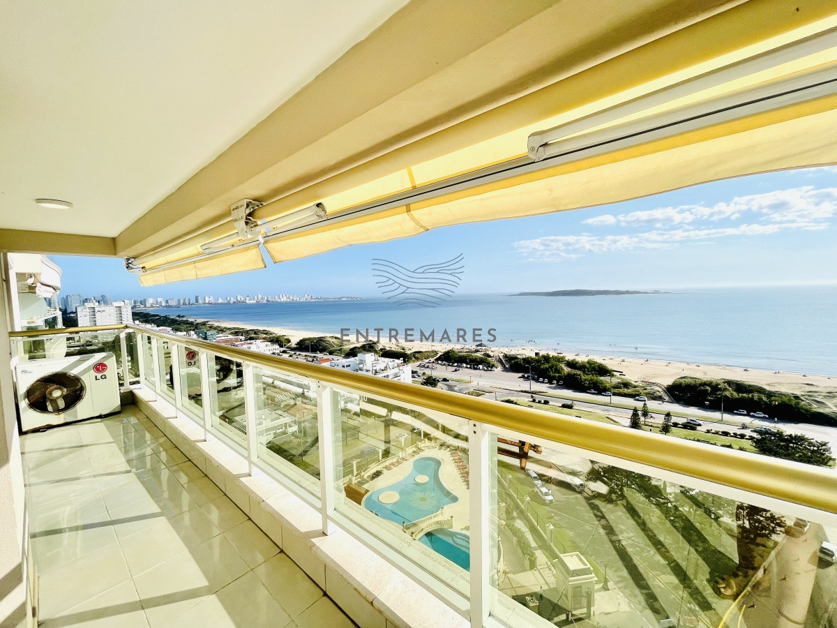 Apartamento ID.155 - Venta de Excelente apartamento en alquiler temporario de tres dormitorios más dependencia de servicio, Playa Mansa, Punta del Este
