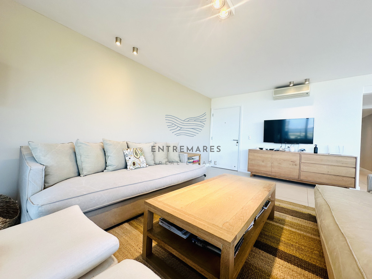 Apartamento ID.147 - Venta OPORTUNIDAD de exclusivo departamento de tres dormitorios y Parrillero en Punta Ballena