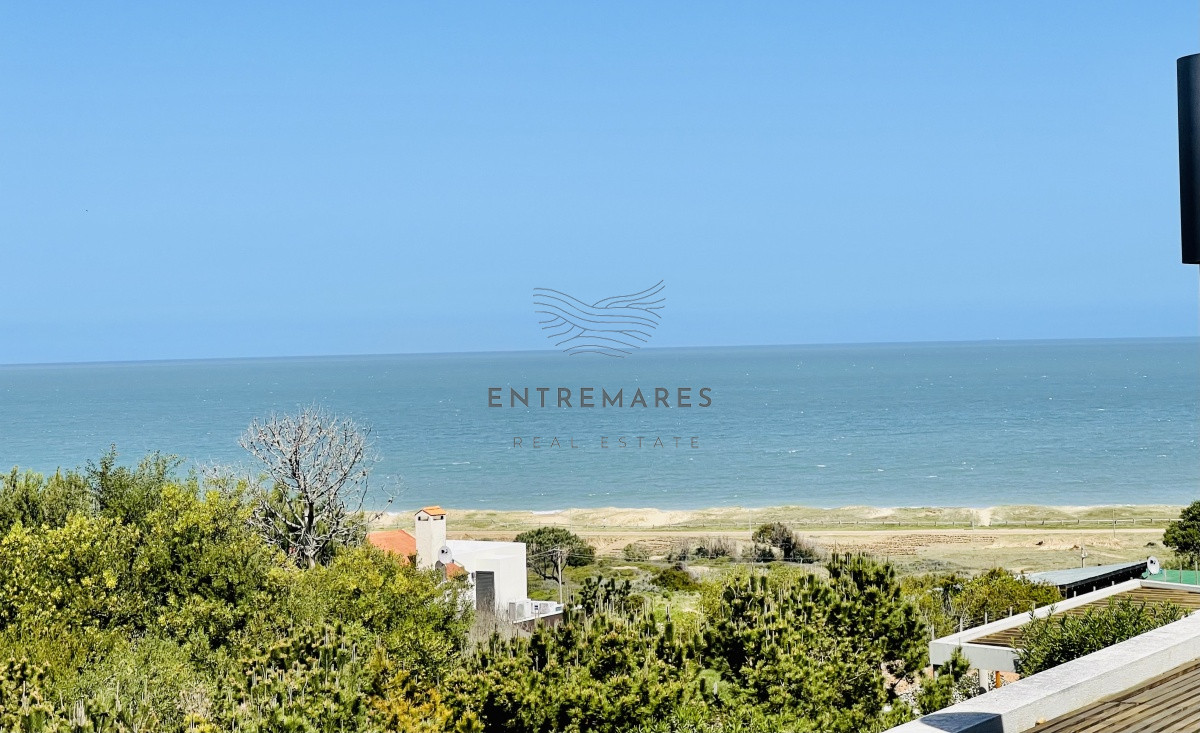Apartamento ID.147 - Venta OPORTUNIDAD de exclusivo departamento de tres dormitorios y Parrillero en Punta Ballena