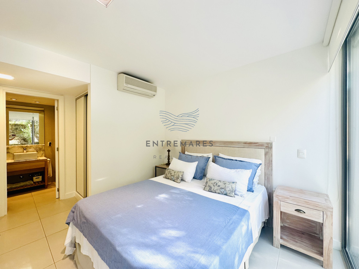 Apartamento ID.147 - Venta OPORTUNIDAD de exclusivo departamento de tres dormitorios y Parrillero en Punta Ballena