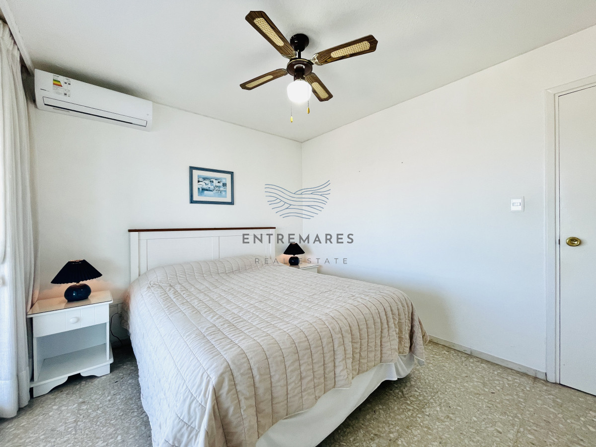 Apartamento ID.159 - Apartamento de 2 Dormitorios con Vista al Mar en Venta, Península de Punta del Este
