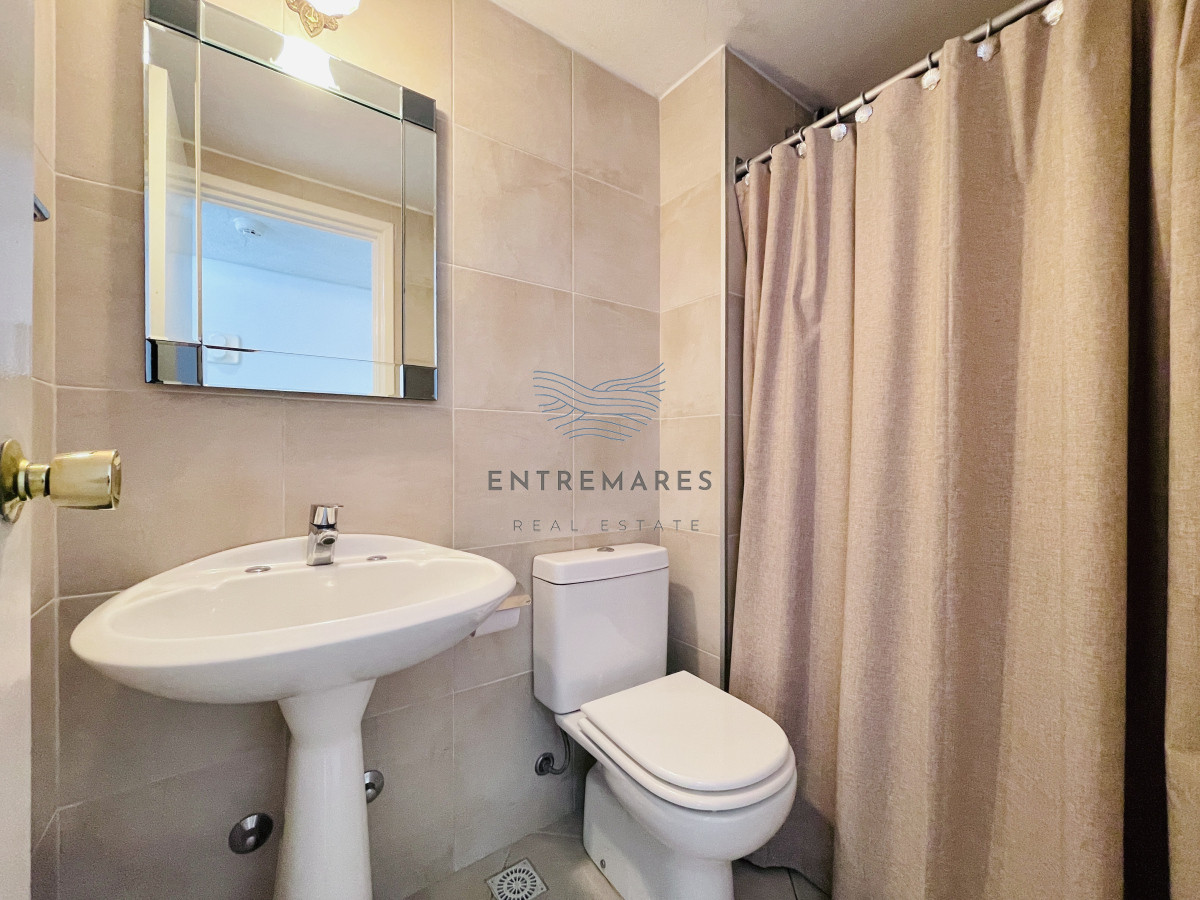 Apartamento ID.159 - Apartamento de 2 Dormitorios con Vista al Mar en Venta, Península de Punta del Este
