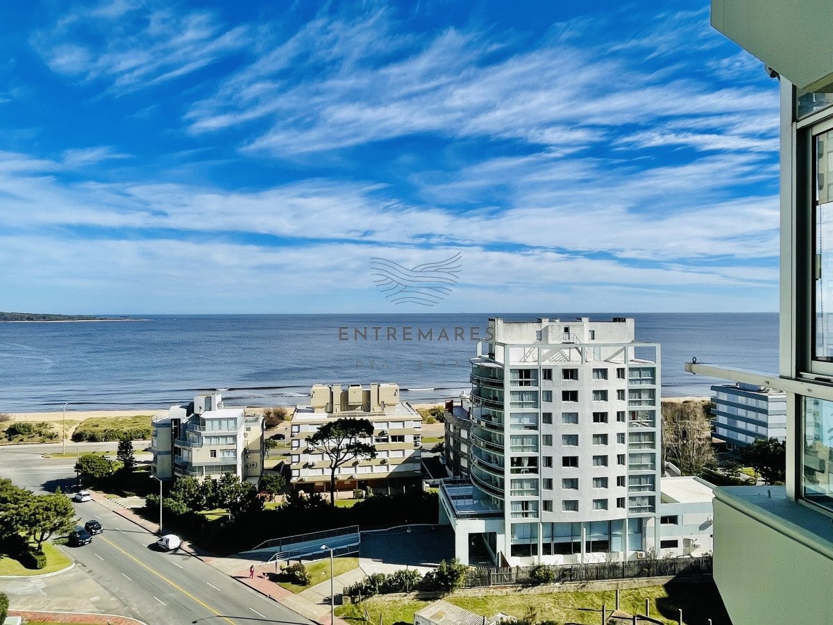 Apartamento ID.156 - Apartamento de 3 Dormitorios en Playa Mansa con Vista al Mar en Venta!