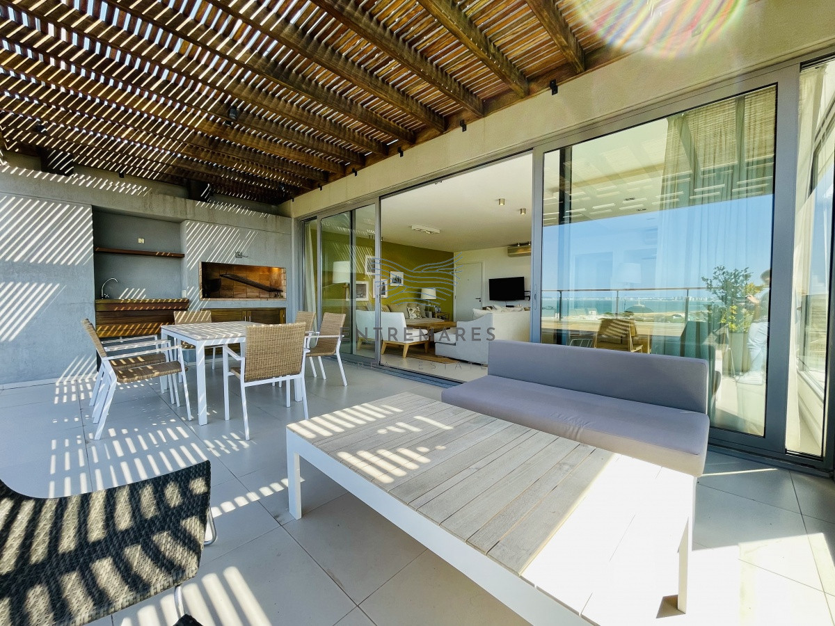 Apartamento ID.147 - Venta OPORTUNIDAD de exclusivo departamento de tres dormitorios y Parrillero en Punta Ballena