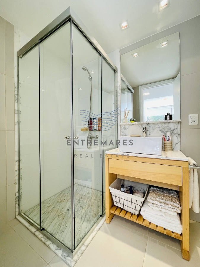 Apartamento ID.147 - Venta OPORTUNIDAD de exclusivo departamento de tres dormitorios y Parrillero en Punta Ballena