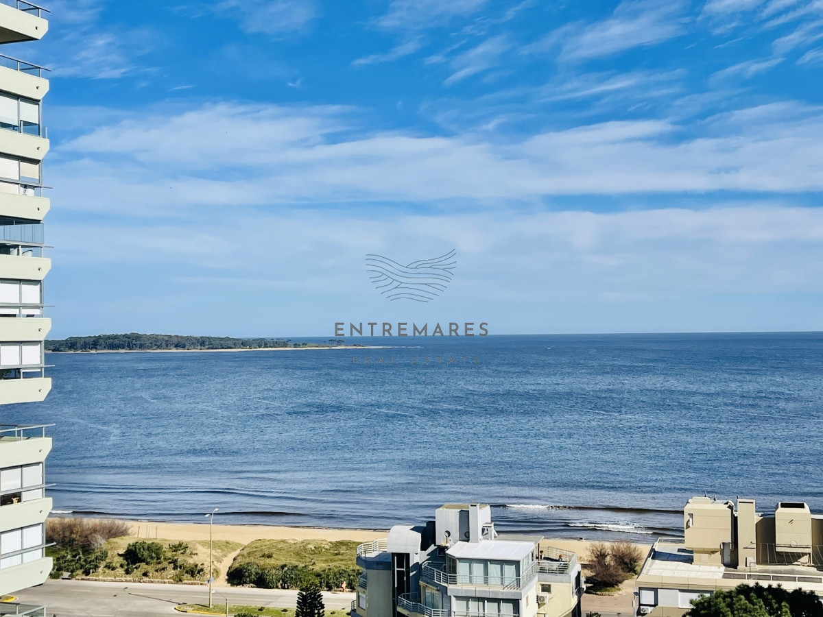 Apartamento ID.156 - Apartamento de 3 Dormitorios en Playa Mansa con Vista al Mar en Venta!