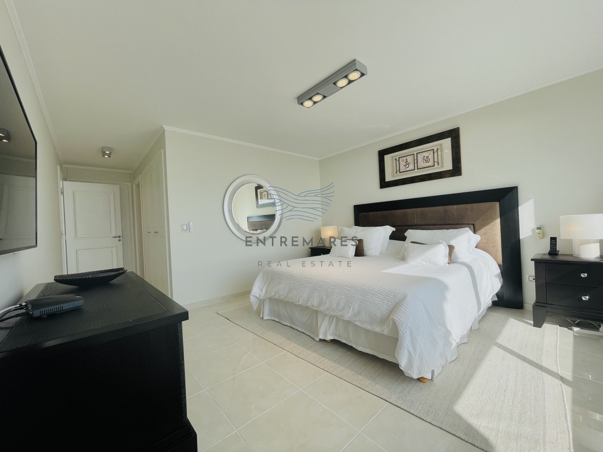 Apartamento ID.155 - Venta de Excelente apartamento en alquiler temporario de tres dormitorios más dependencia de servicio, Playa Mansa, Punta del Este