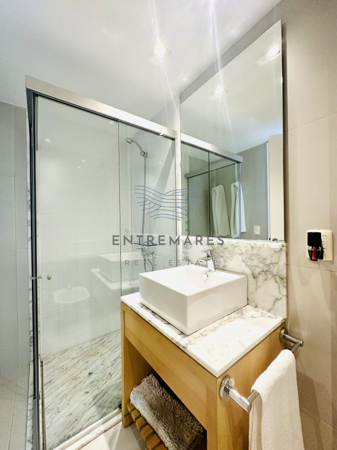 Apartamento ID.147 - Venta OPORTUNIDAD de exclusivo departamento de tres dormitorios y Parrillero en Punta Ballena
