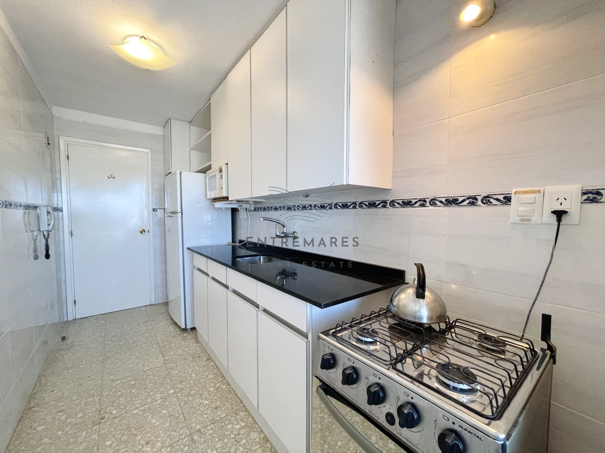 Apartamento ID.159 - Apartamento de 2 Dormitorios con Vista al Mar en Venta, Península de Punta del Este