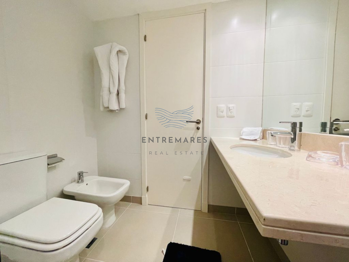Apartamento ID.146 - Alquiler temporario y venta de apartamento en torre de playa Brava con dos dormitorios 