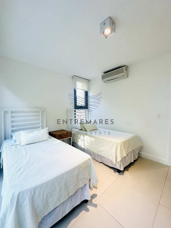 Apartamento ID.147 - Venta OPORTUNIDAD de exclusivo departamento de tres dormitorios y Parrillero en Punta Ballena
