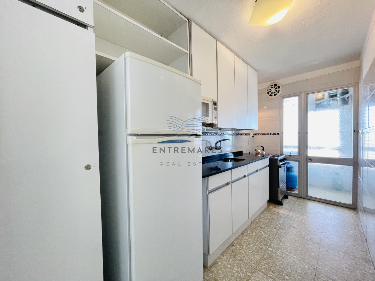 Apartamento ID.159 - Apartamento de 2 Dormitorios con Vista al Mar en Venta, Península de Punta del Este