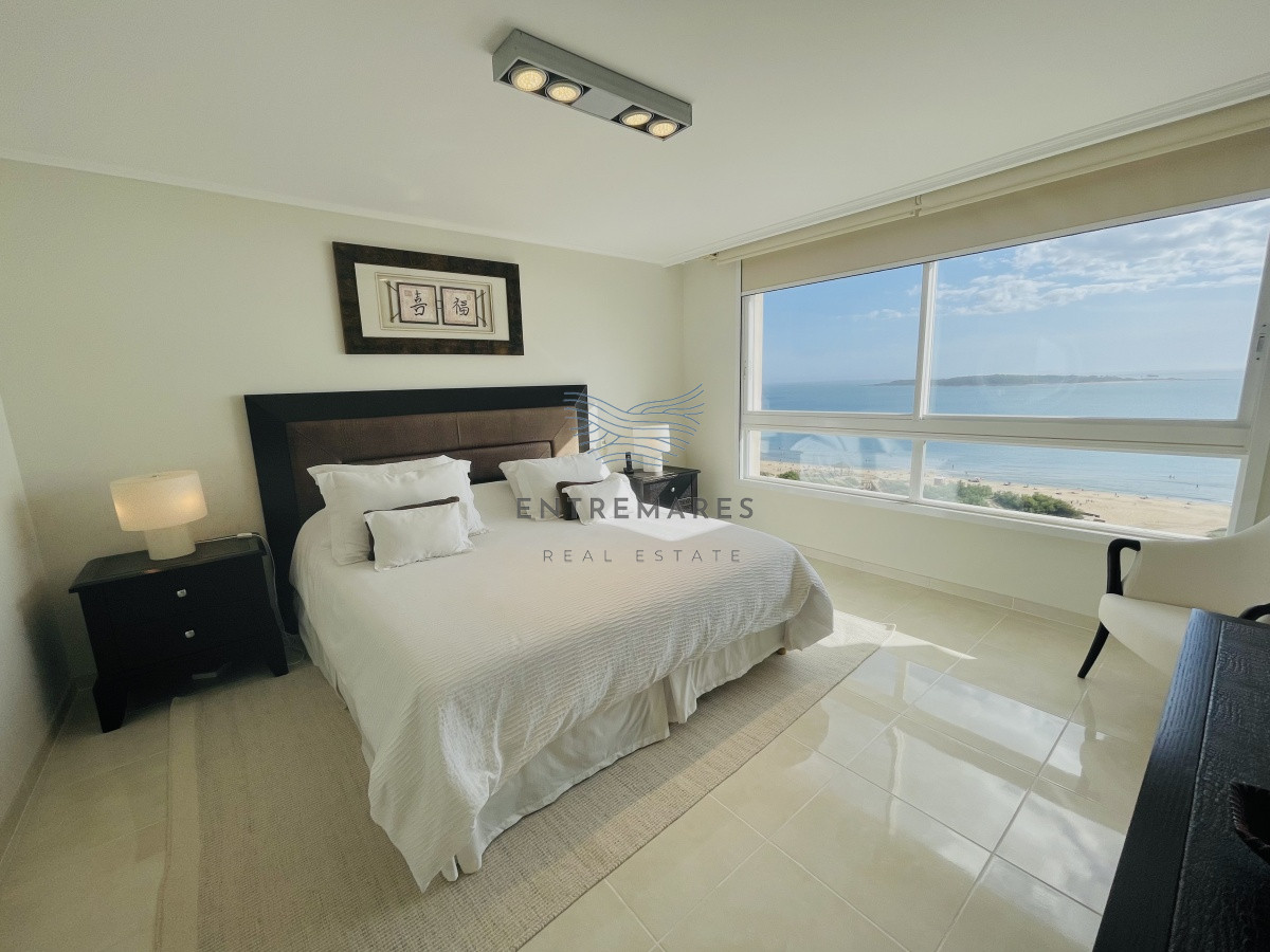 Apartamento ID.155 - Venta de Excelente apartamento en alquiler temporario de tres dormitorios más dependencia de servicio, Playa Mansa, Punta del Este