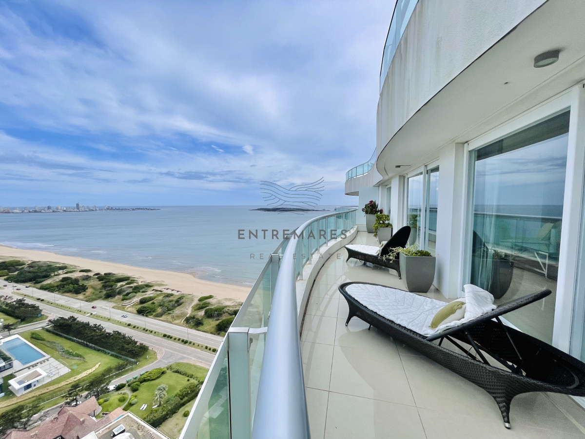 Apartamento ID.145 - Lujoso Penthouse de 4 Dormitorios con Vista al Mar sobre Playa Mansa, Punta del Este