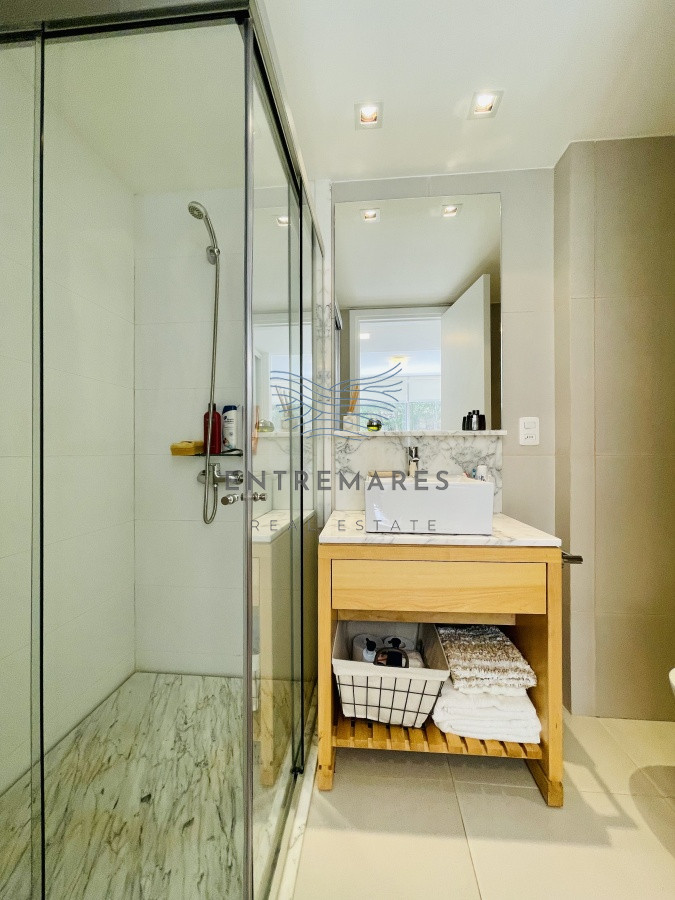 Apartamento ID.147 - Venta OPORTUNIDAD de exclusivo departamento de tres dormitorios y Parrillero en Punta Ballena