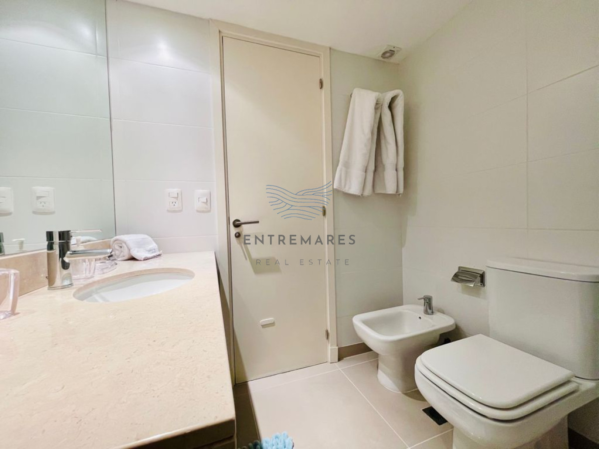 Apartamento ID.146 - Alquiler temporario y venta de apartamento en torre de playa Brava con dos dormitorios 