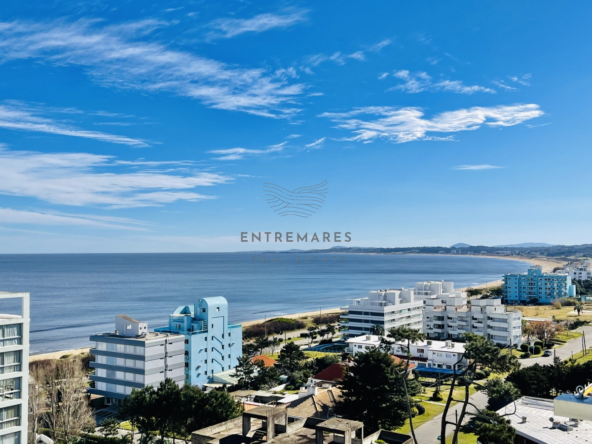 Apartamento ID.156 - Apartamento de 3 Dormitorios en Playa Mansa con Vista al Mar en Venta!