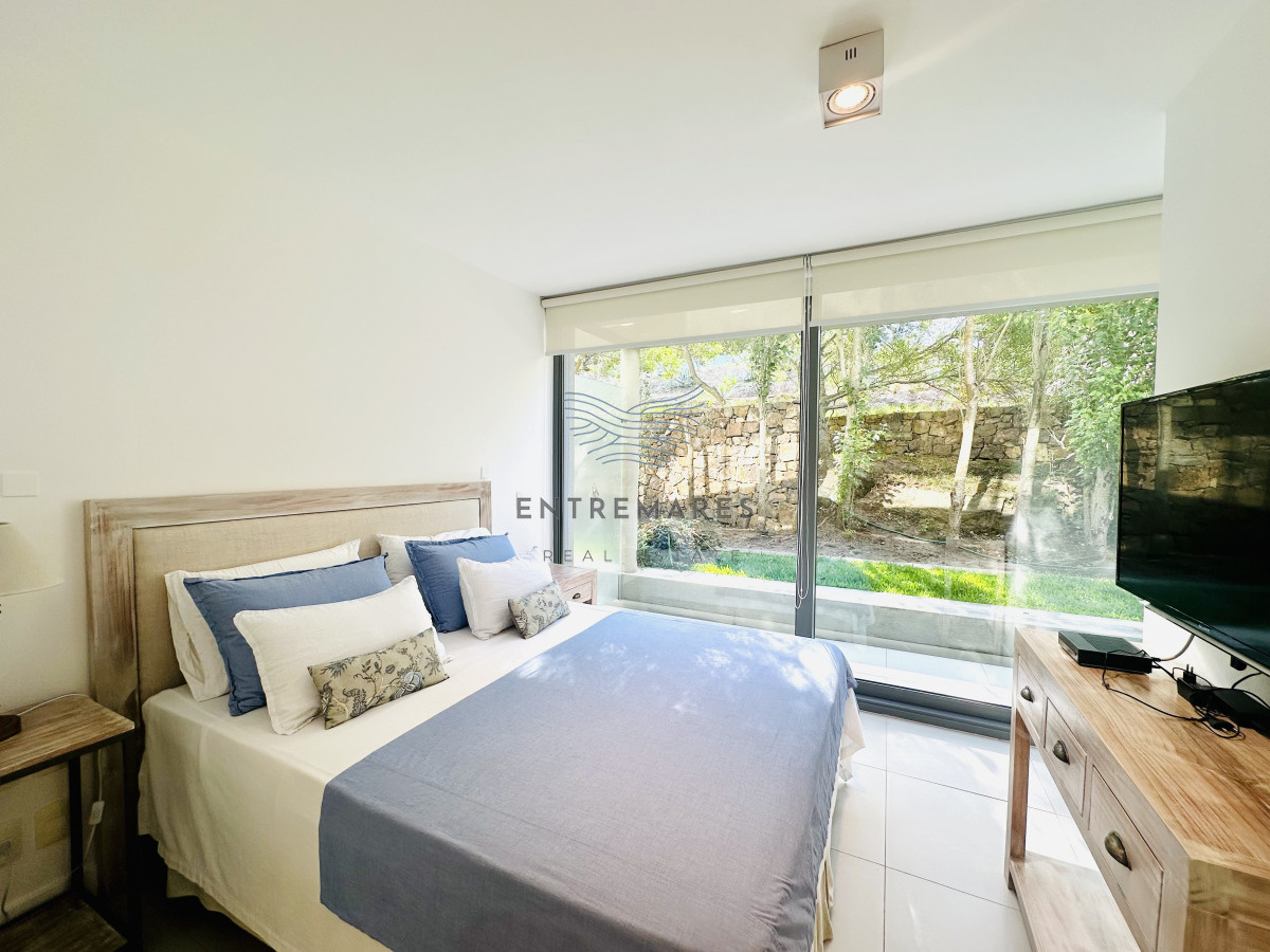 Apartamento ID.147 - Venta OPORTUNIDAD de exclusivo departamento de tres dormitorios y Parrillero en Punta Ballena