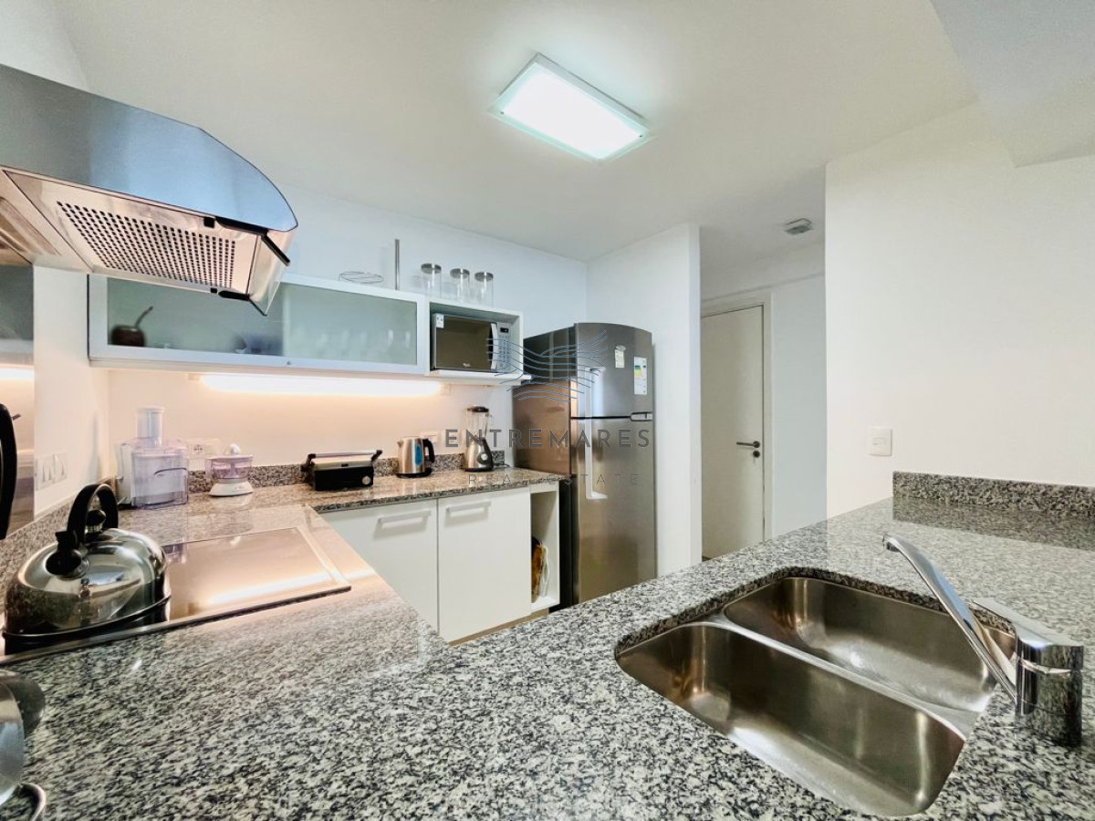 Apartamento ID.146 - Alquiler temporario y venta de apartamento en torre de playa Brava con dos dormitorios 