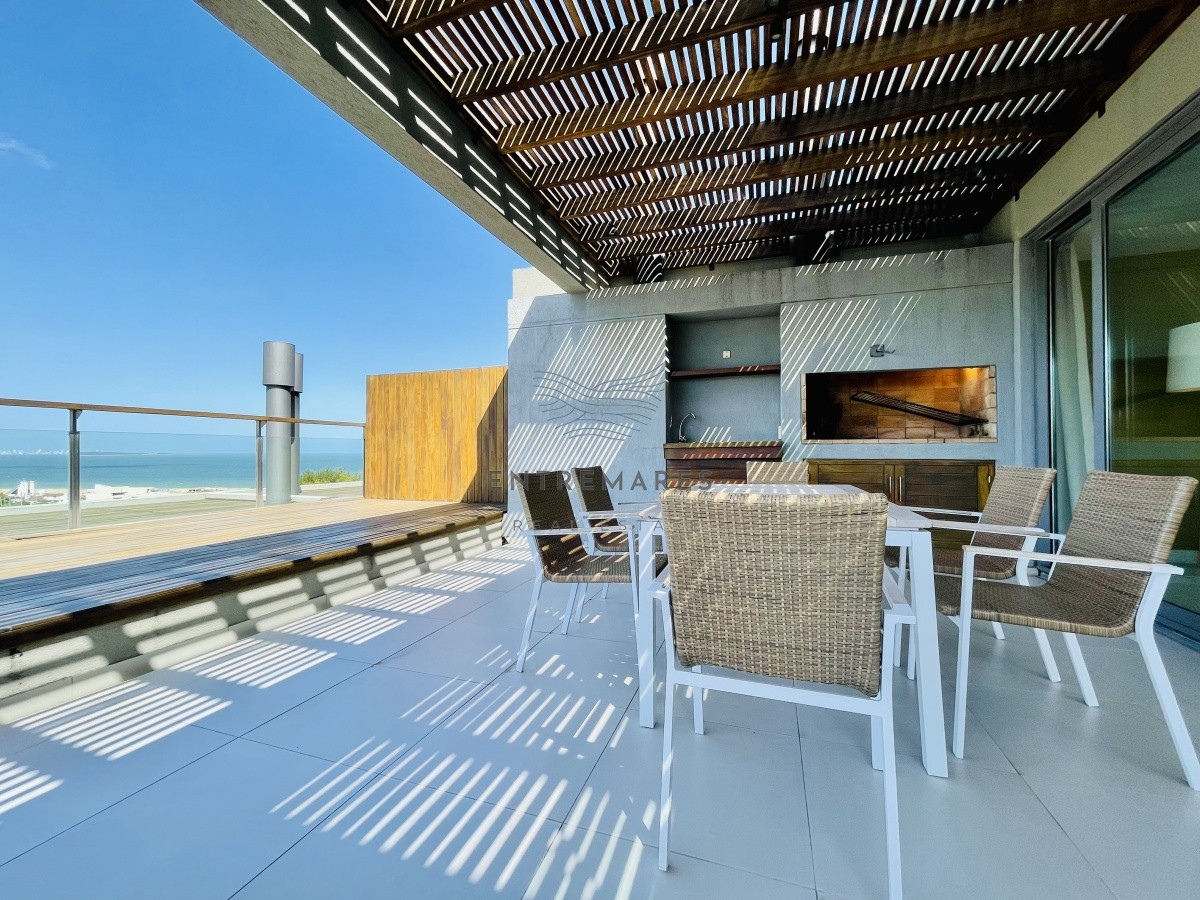 Apartamento ID.147 - Venta OPORTUNIDAD de exclusivo departamento de tres dormitorios y Parrillero en Punta Ballena