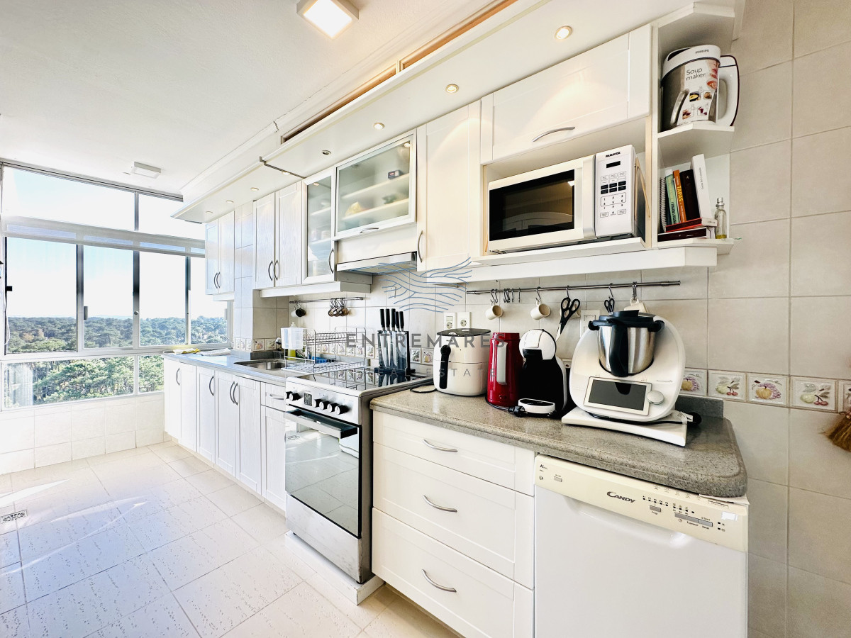 Apartamento ID.148 - Venta de magnífico apartamento de 3 dormitorios más dependencia en Roosevelt, Punta del Este