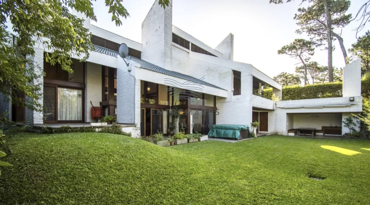 Casa ID.98 - Excelente Casa de 4 Dormitorios en Playa Mansa, Ideal para vivir todo el año
