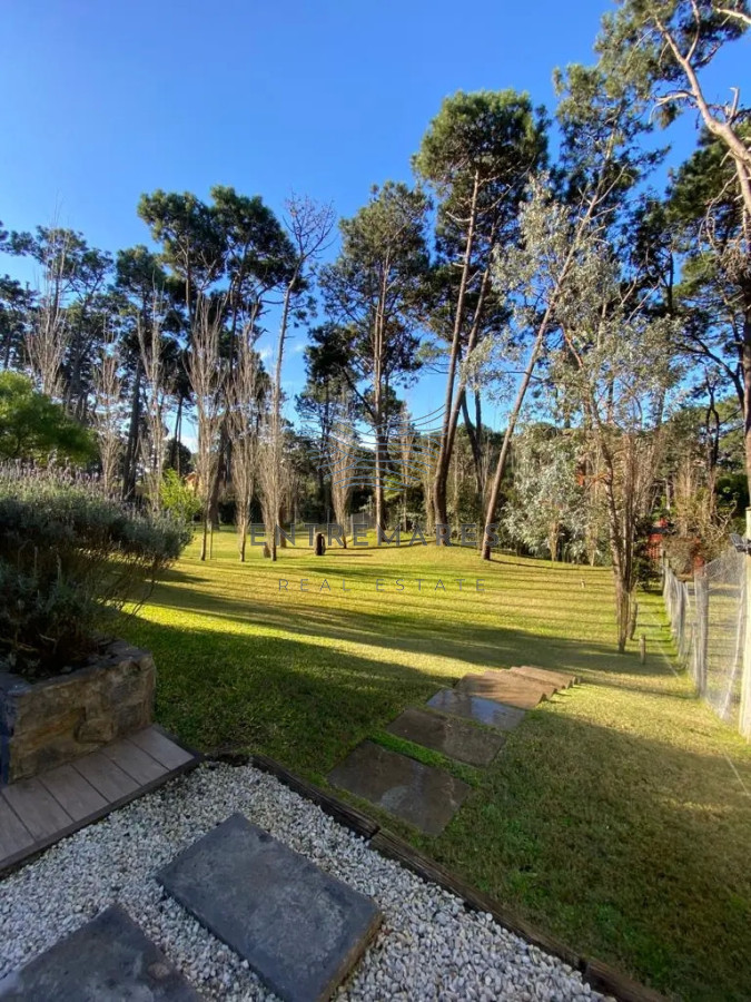 Casa ID.94 - Moderna casa de 4 Dormitorios en barrio privado, Playa Brava, Punta del Este - En Venta y Alquiler