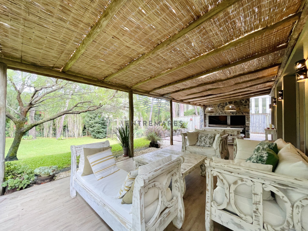 Casa ID.94 - Moderna casa de 4 Dormitorios en barrio privado, Playa Brava, Punta del Este - En Venta y Alquiler