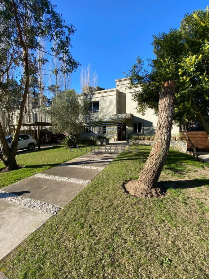 Casa ID.94 - Moderna casa de 4 Dormitorios en barrio privado, Playa Brava, Punta del Este - En Venta y Alquiler