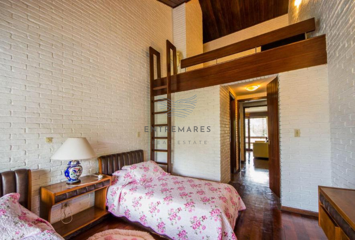Casa ID.98 - Excelente Casa de 4 Dormitorios en Playa Mansa, Ideal para vivir todo el año