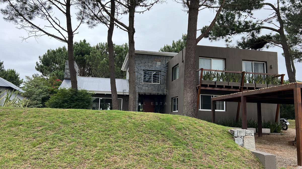 Casa ID.363 - Excelente casa moderna de 4 Dormitorios más dependencia en barrio privado Pinar del Faro, José Ignacio 