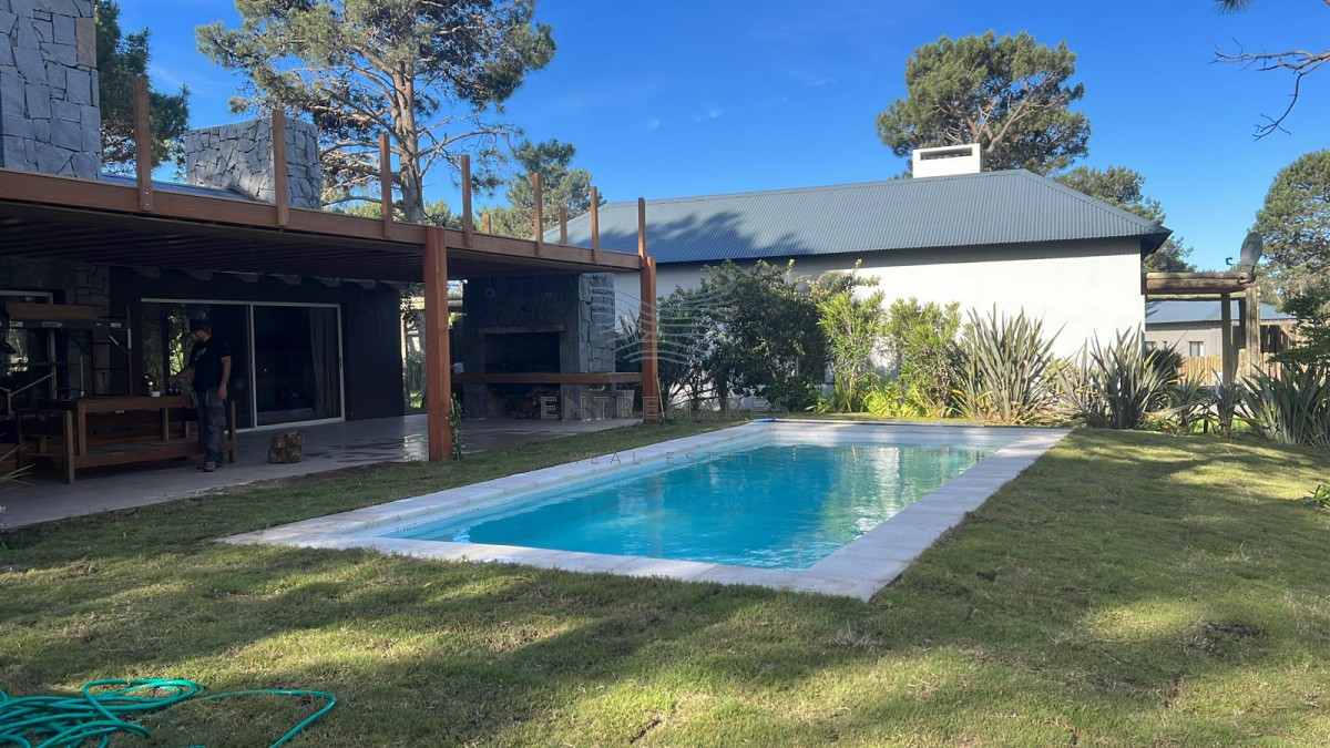 Casa ID.363 - Excelente casa moderna de 4 Dormitorios más dependencia en barrio privado Pinar del Faro, José Ignacio 