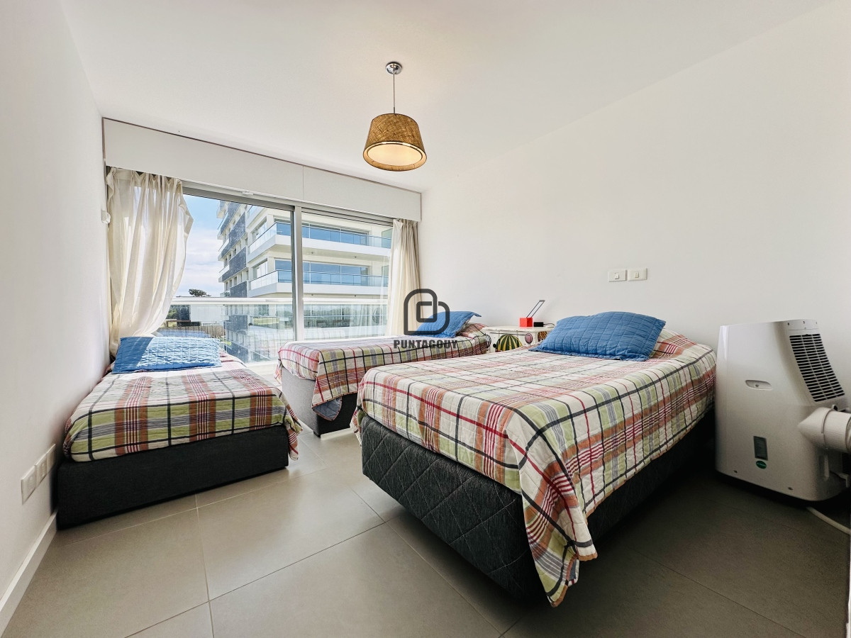 Apartamento ID.1334 - Alquiler temporario , 2 Dormitorios en edificio Silente Playa Brava