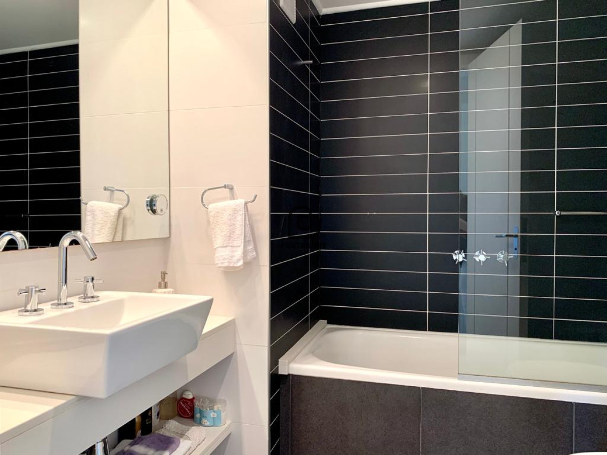 Apartamento ID.1796 - Excelente Apartamento de 2 Dormitorios en Ocean Drive, Punta del Este