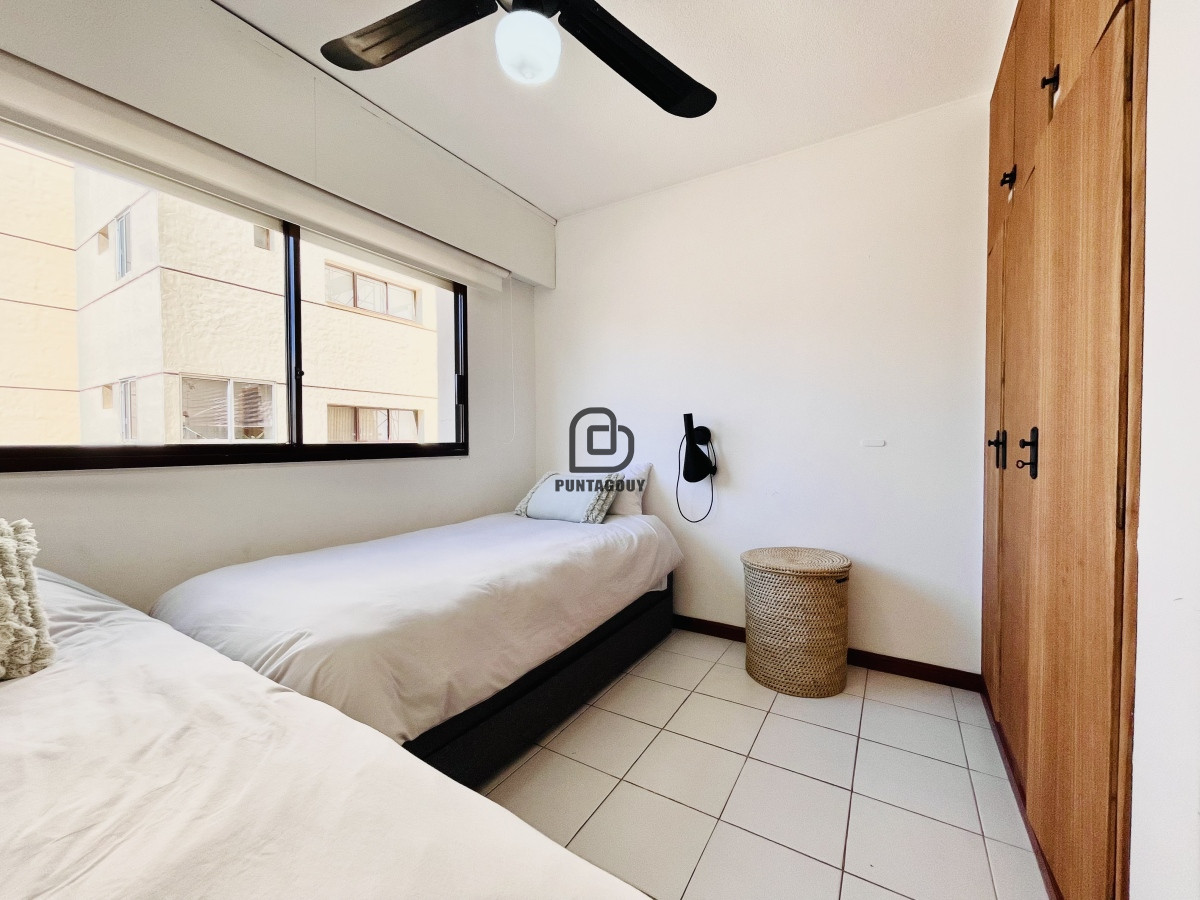Apartamento ID.1329 - Venta , Apartamento de 2 Dormitorios en playa El Emir