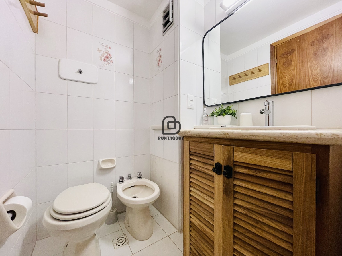 Apartamento ID.1329 - Venta , Apartamento de 2 Dormitorios en playa El Emir