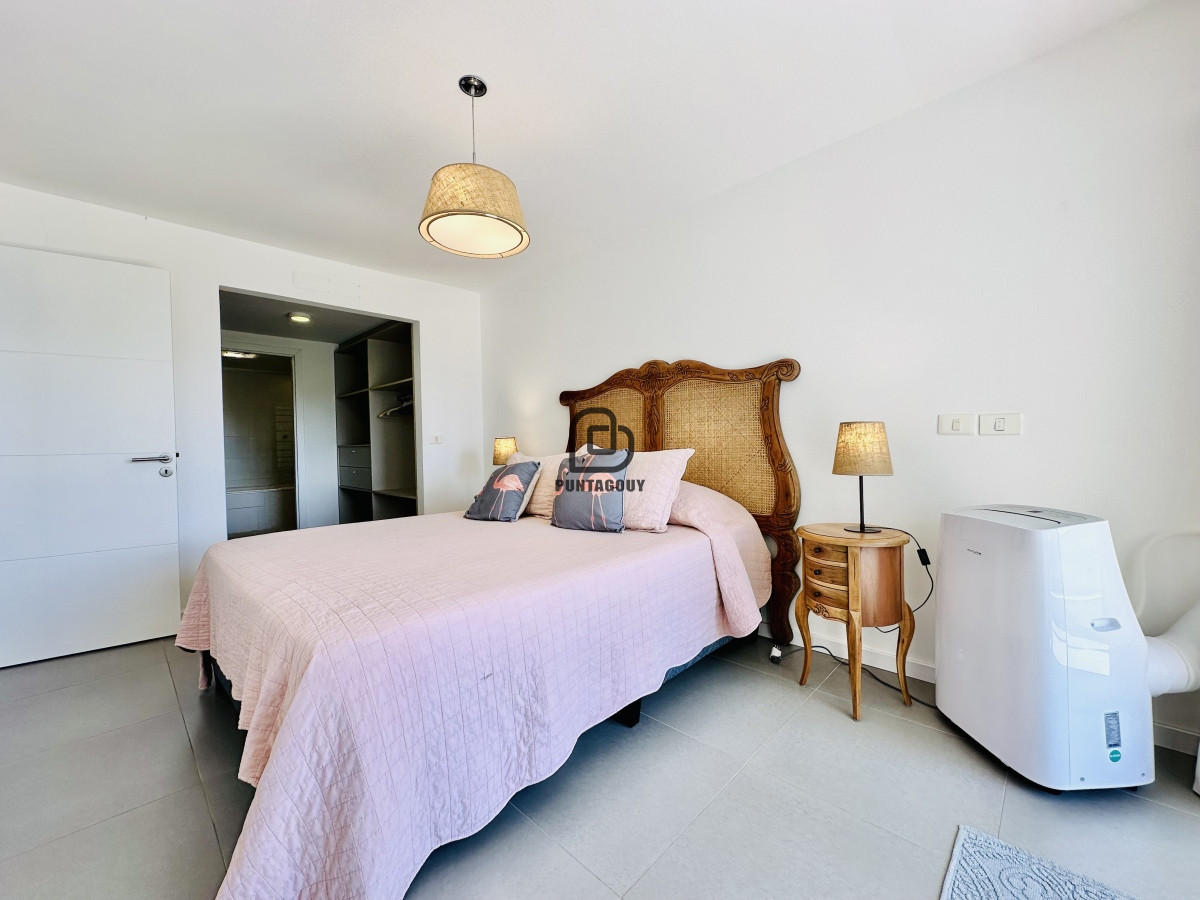 Apartamento ID.1334 - Alquiler temporario , 2 Dormitorios en edificio Silente Playa Brava