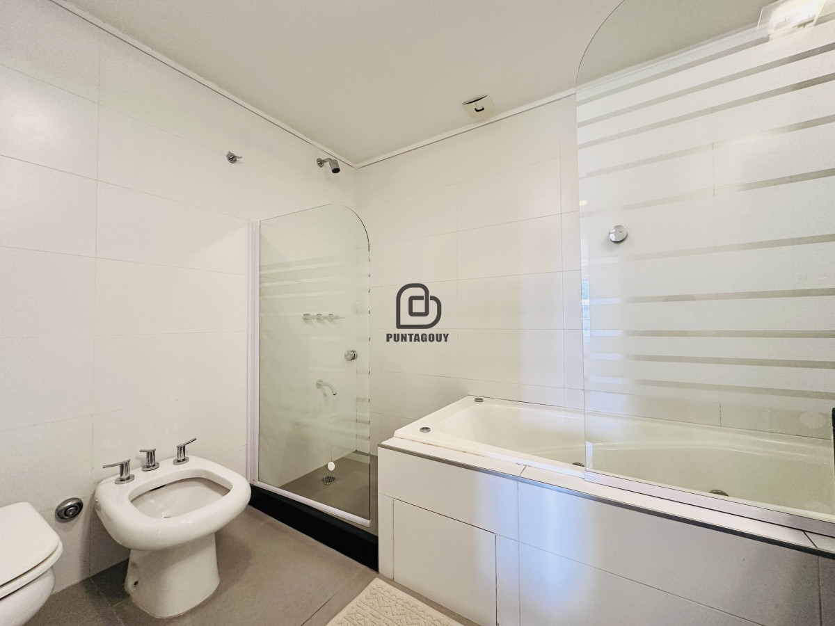 Apartamento ID.1334 - Alquiler temporario , 2 Dormitorios en edificio Silente Playa Brava