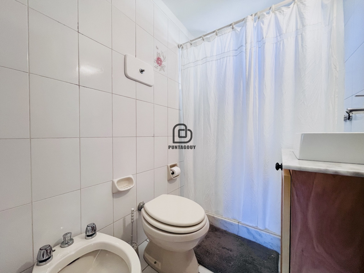 Apartamento ID.1329 - Venta , Apartamento de 2 Dormitorios en playa El Emir