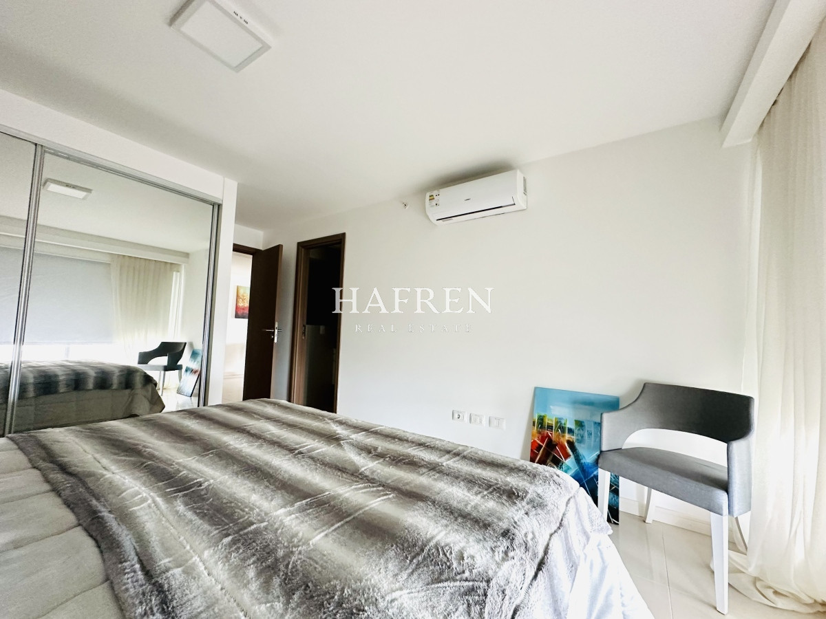 Apartamento ID.219 - Venta de amplio penthouse con 4 dormitorios más dependencia, torre premium de Playa Brava, Punta del Este