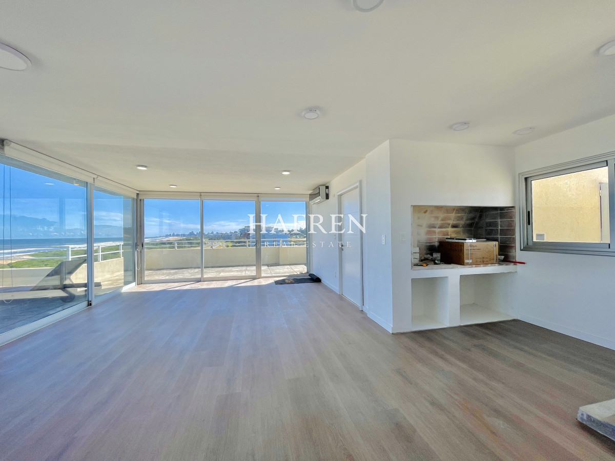 Apartamento ID.217 - Penthouse de 3 Dormitorios en Primera Línea del Mar, Playa Brava Punta del Este