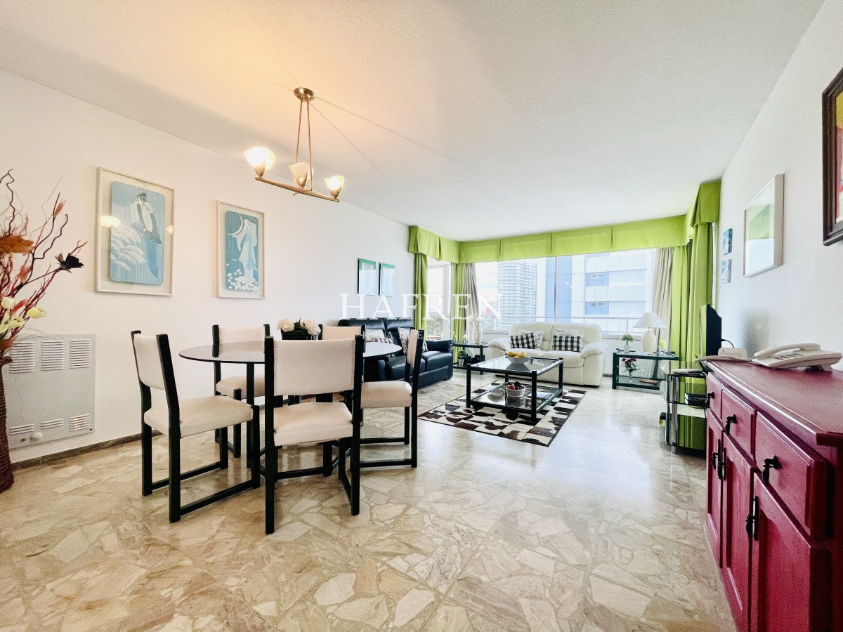Apartamento ID.42 - Apartamento de 2 Dormitorios Frente al Mar, con Vista - Playa Mansa, Venta
