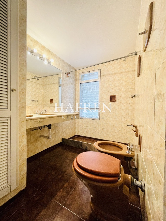 Apartamento ID.42 - Apartamento de 2 Dormitorios Frente al Mar, con Vista - Playa Mansa, Venta