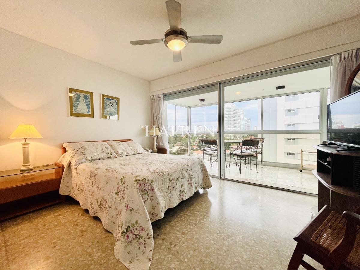 Apartamento ID.42 - Apartamento de 2 Dormitorios Frente al Mar, con Vista - Playa Mansa, Venta