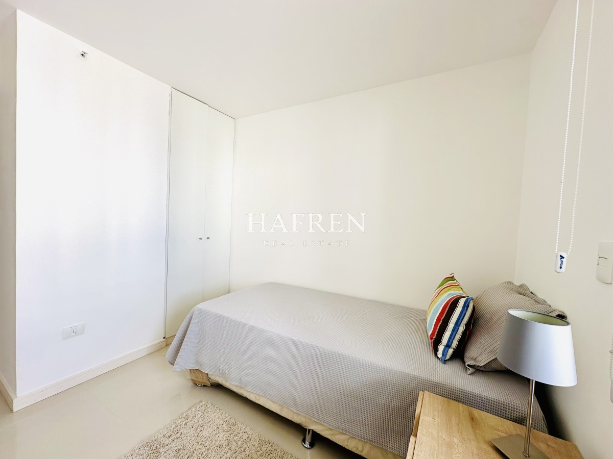 Apartamento ID.219 - Venta de amplio penthouse con 4 dormitorios más dependencia, torre premium de Playa Brava, Punta del Este