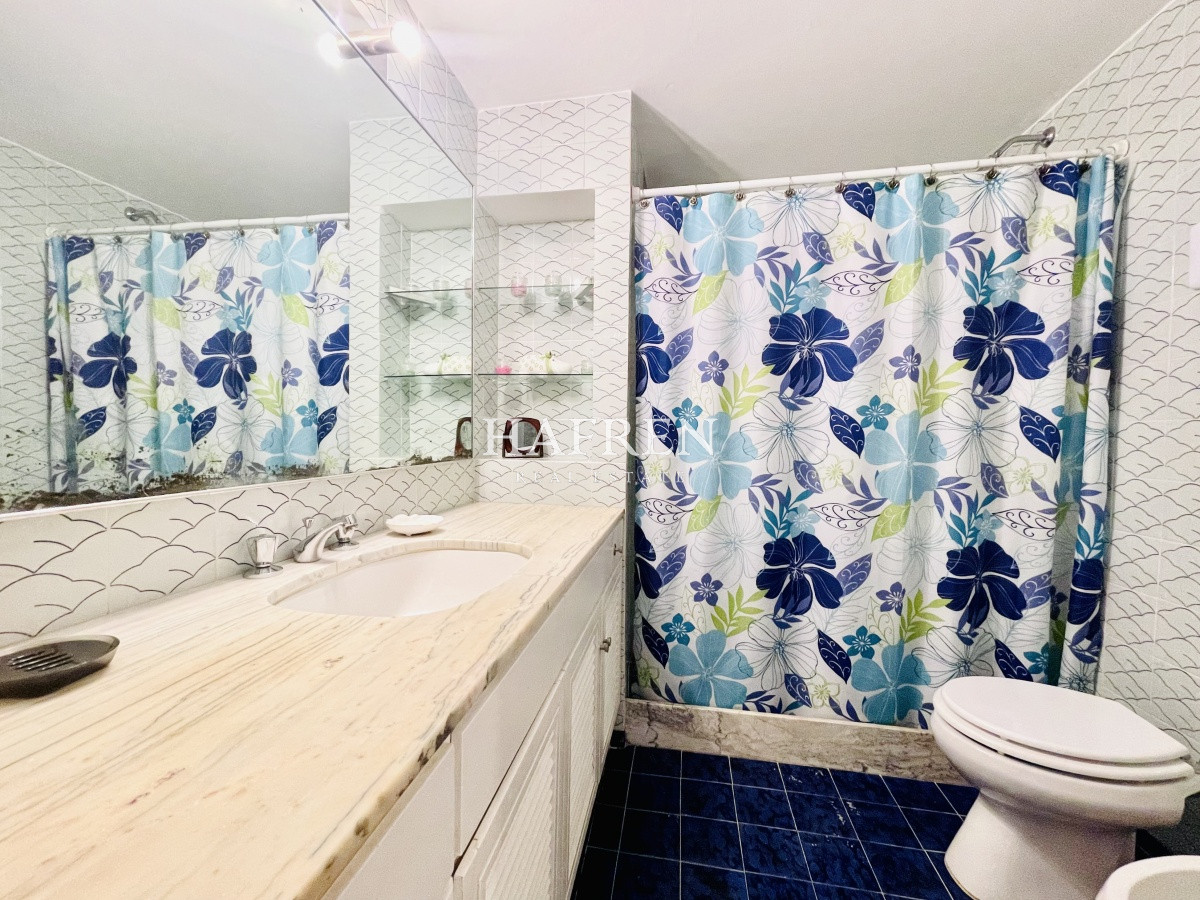 Apartamento ID.42 - Apartamento de 2 Dormitorios Frente al Mar, con Vista - Playa Mansa, Venta