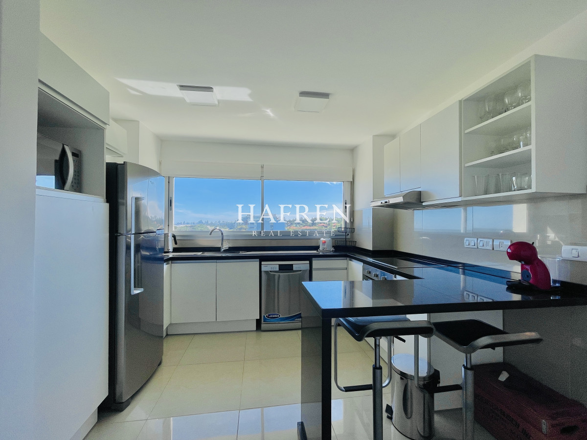 Apartamento ID.217 - Penthouse de 3 Dormitorios en Primera Línea del Mar, Playa Brava Punta del Este