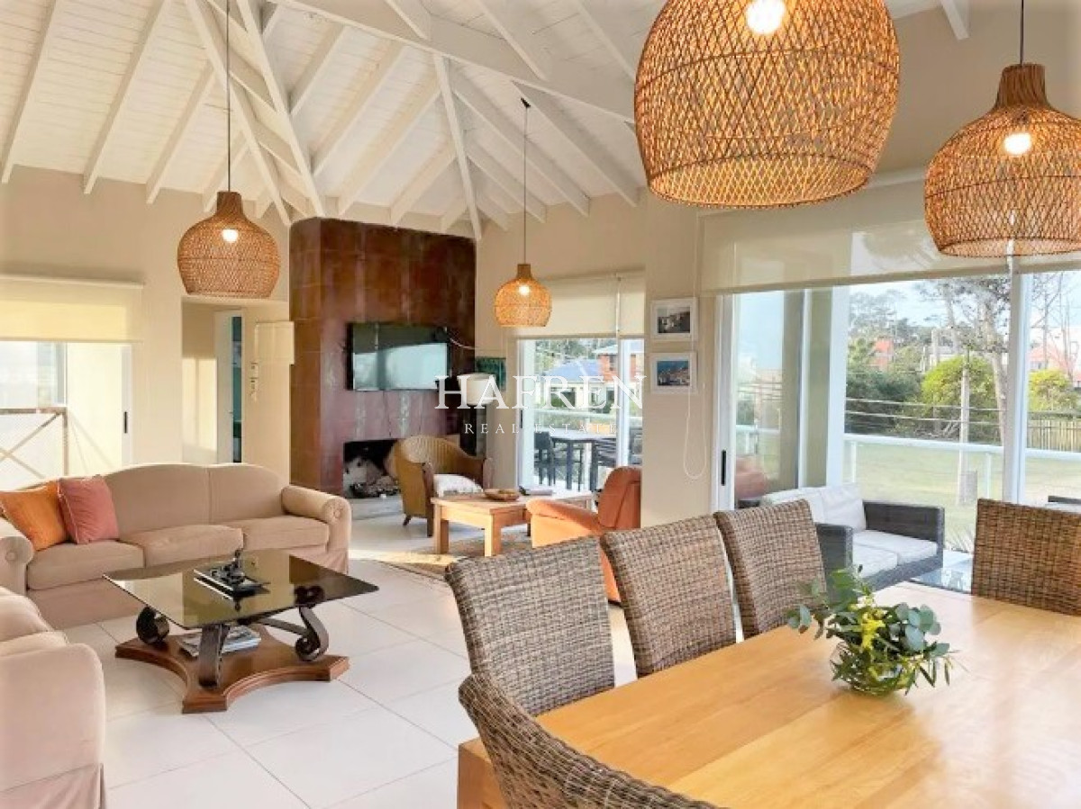 Casa ID.172 - Excelente Casa de 6 Dormitorios y Piscina en Montoya, La Barra